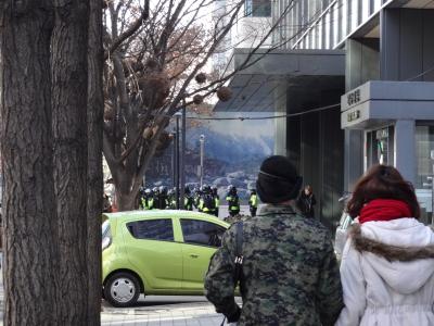 Überall in Seoul: die Polizei